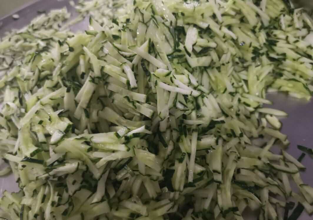 熟肉切片機(jī)二次切黃瓜絲 熟肉切片機(jī)二次切黃瓜絲