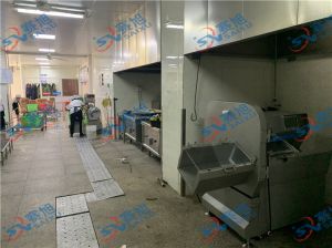 學(xué)校后廚使用《XZ-KP285砍排機(jī)》砍豬大排，技術(shù)師傅親自上門調(diào)試指導(dǎo)